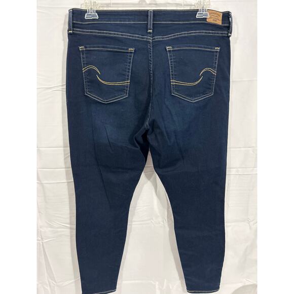 Levi Strauss Jean Women's 34w NWOT "Signature" - Picture 2 of 5